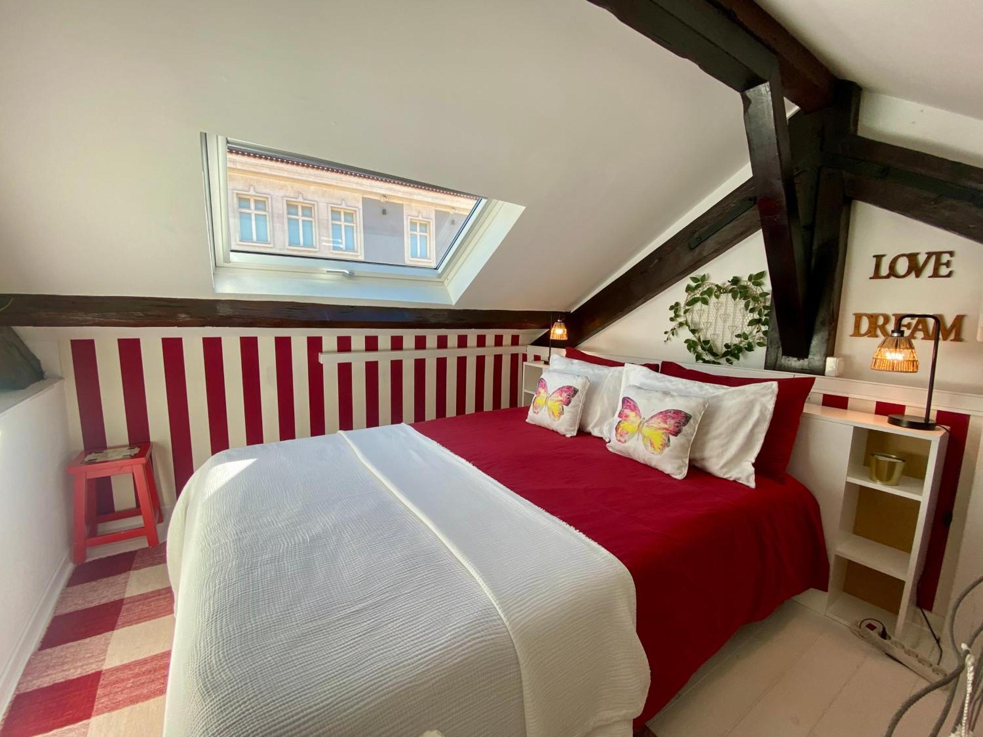 Apartamento With Mezzanine Rua Da Moeda *